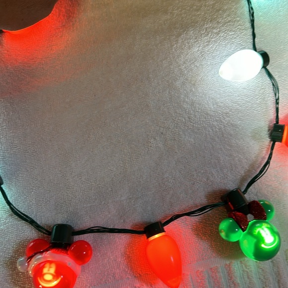DISNEYPARKS EXCLUSIVE HOLIDAY GLOW LIGHT UP ANIMATED SINGING EARS NECKLACE NWT - Picture 10 of 10